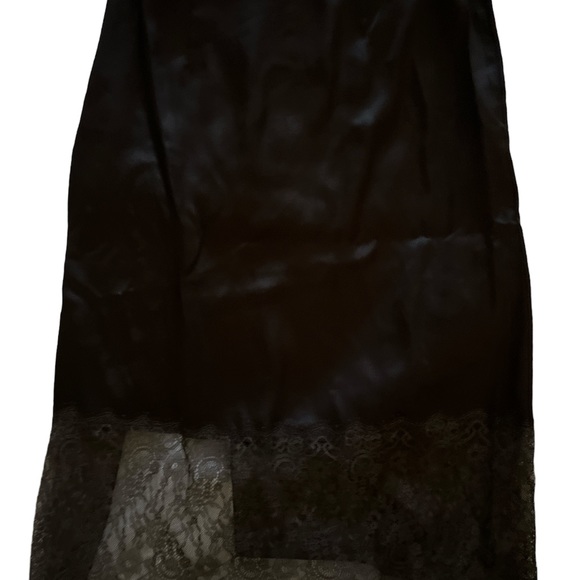 Back slip skirt with lace trim in the bottom - Picture 2 of 3